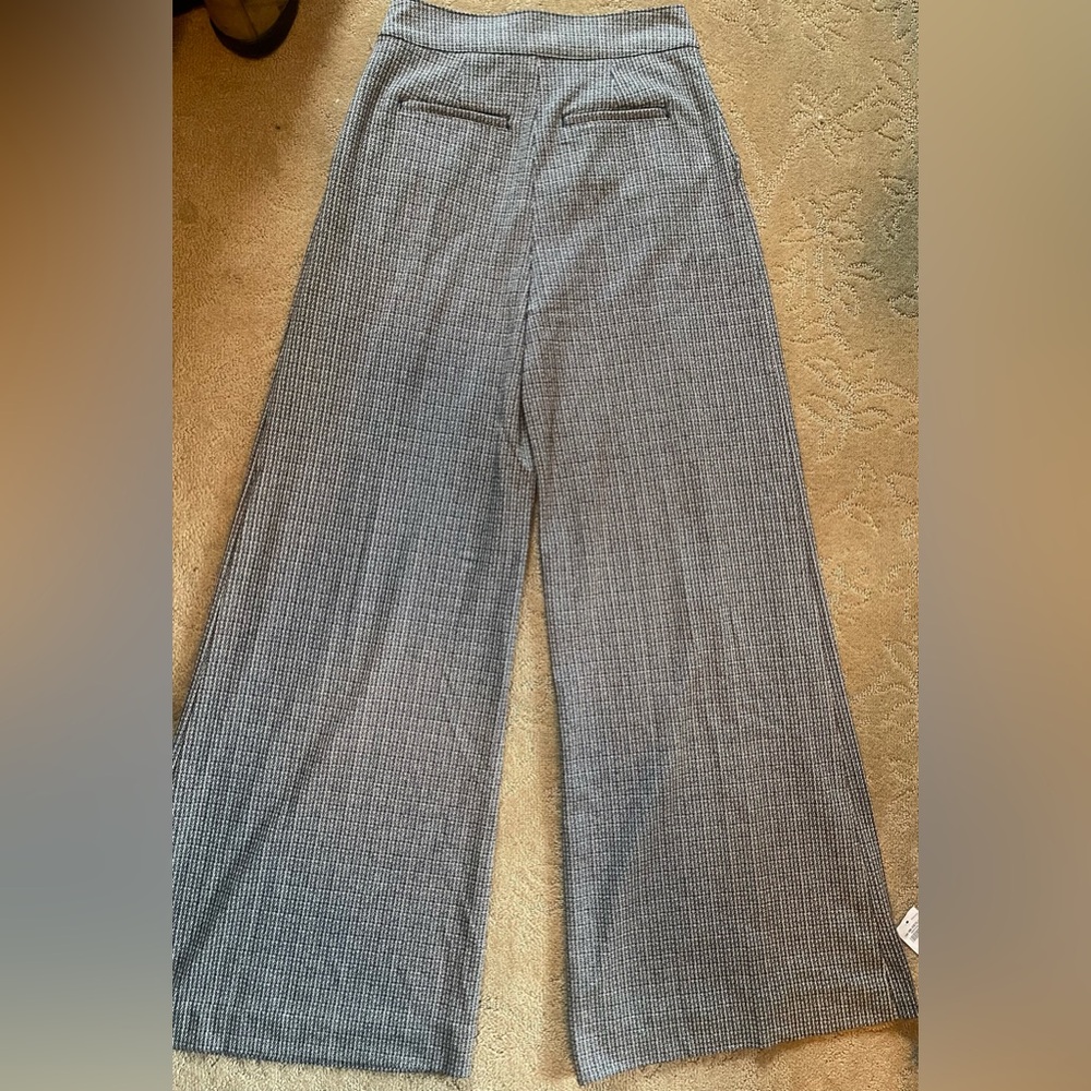 A wide leg, pleaded pant. Fits really well at the waist, (high wasted). - Picture 2 of 8